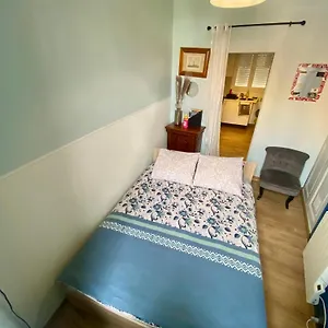 En Rez-de-chaussé, De 21m 2 , Beauvais France